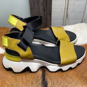 Sorel kinetic impact sandals sz 8.5